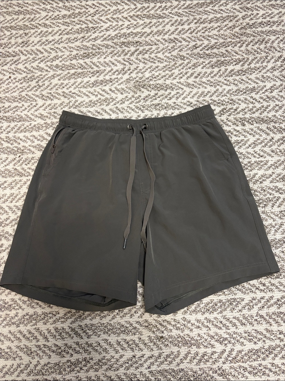 (M) VRST Men’s Adjustable Gray Athletic Shorts with Liner